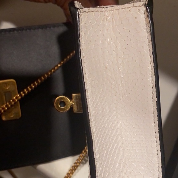 Versace - Picture 3 of 5